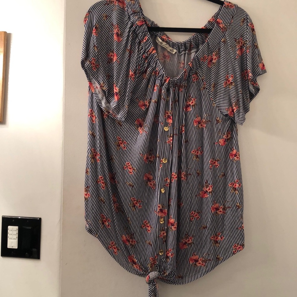 Striped navy blue/white floral blouse